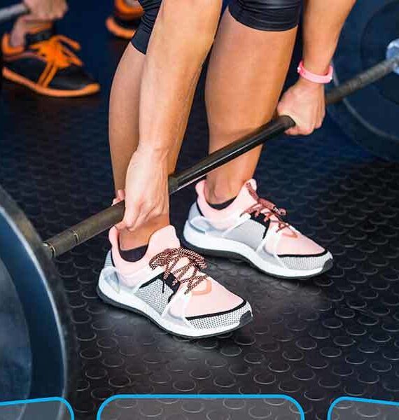 body ve fitness çalışan bayan sporcu